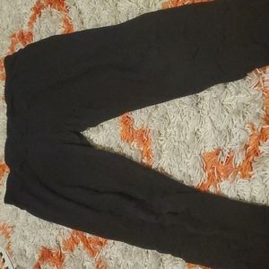 2X black leggings